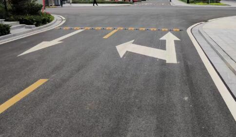 提高效率鹽城廠區(qū)劃線的標(biāo)準(zhǔn)要求與維護策略 提高效率鹽城廠區(qū)劃線的標(biāo)準(zhǔn)要求與維護策略