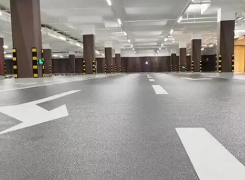 工厂磨石地坪施工难题不用愁，专业设备团队来解忧